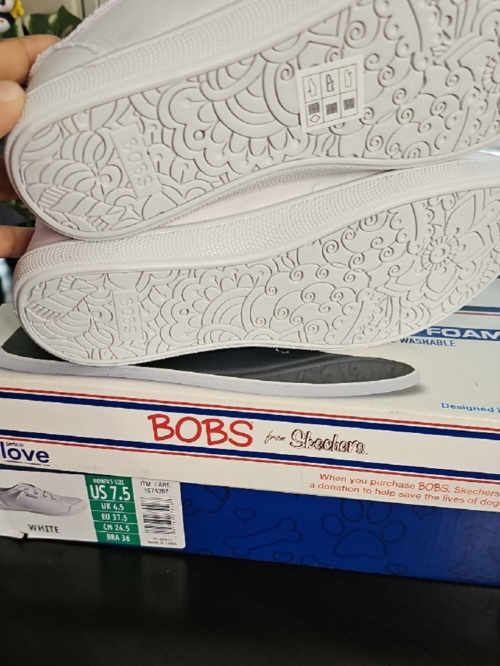 NIB-BOBS from SkechersWomen's White Low-Top Canvas Sneakers. Women's Size US 7.5 - Picture 7 of 10